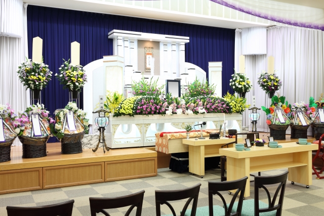 葬式をお坊さん派遣会社に依頼しよう！　お坊さん派遣会社が説明します