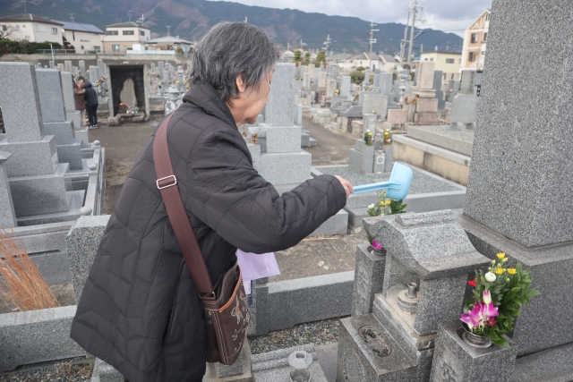 墓を持たない場合の供養はどうする？遺骨の取り扱いについて説明