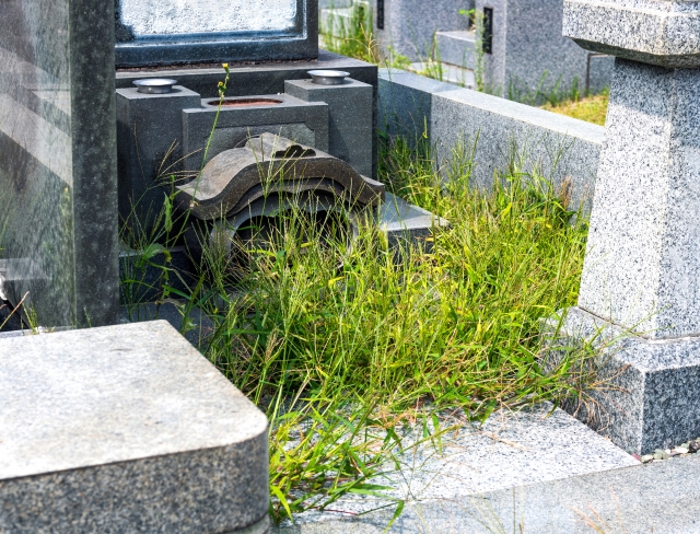 無縁墓になるのを防ぐ？　永代供養と墓じまいの違いについて解説します